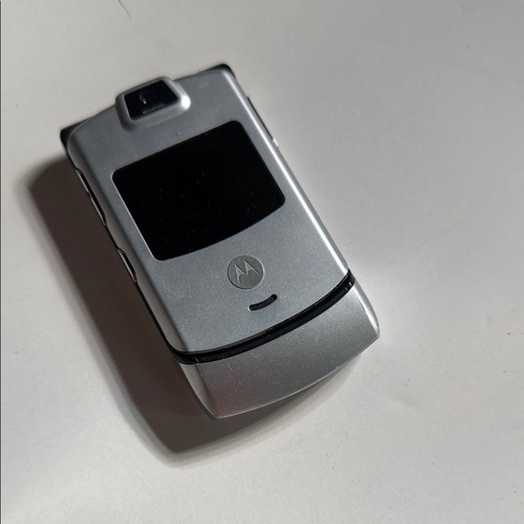 Vintage Motorola Razr V3M Silver - Picture 1 of 5